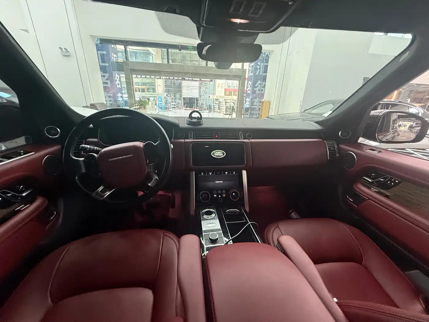 Land Rover Range Rover 2018 3.0 SC V6 Golden Age Edition фото 6