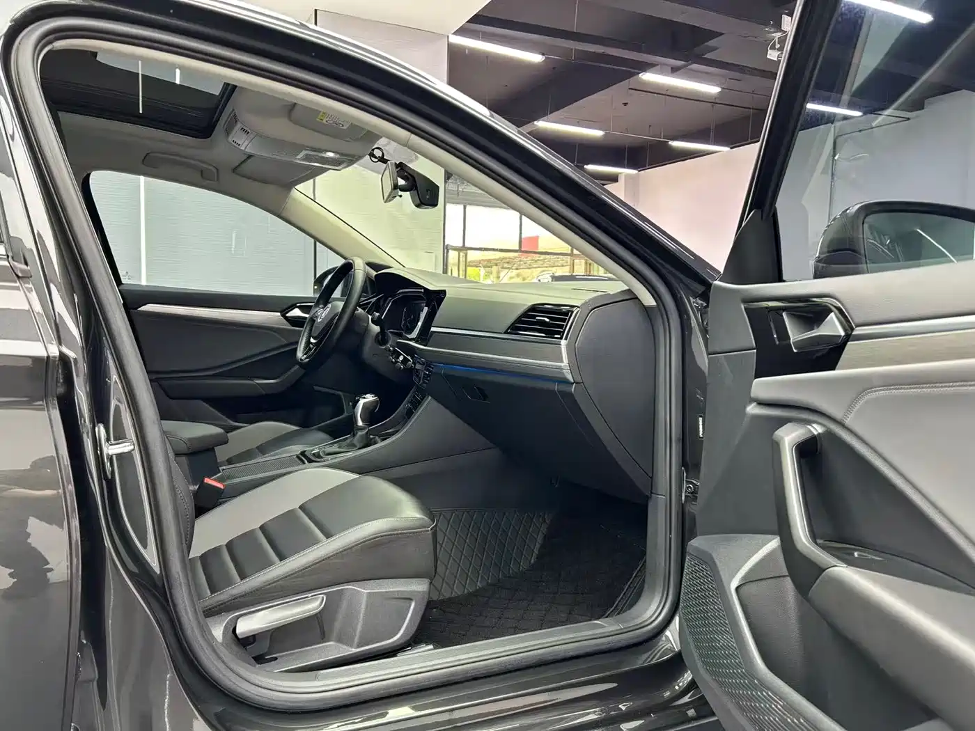 Volkswagen Sagitar 2022 280TSI DSG Surpassing Edition фото 21