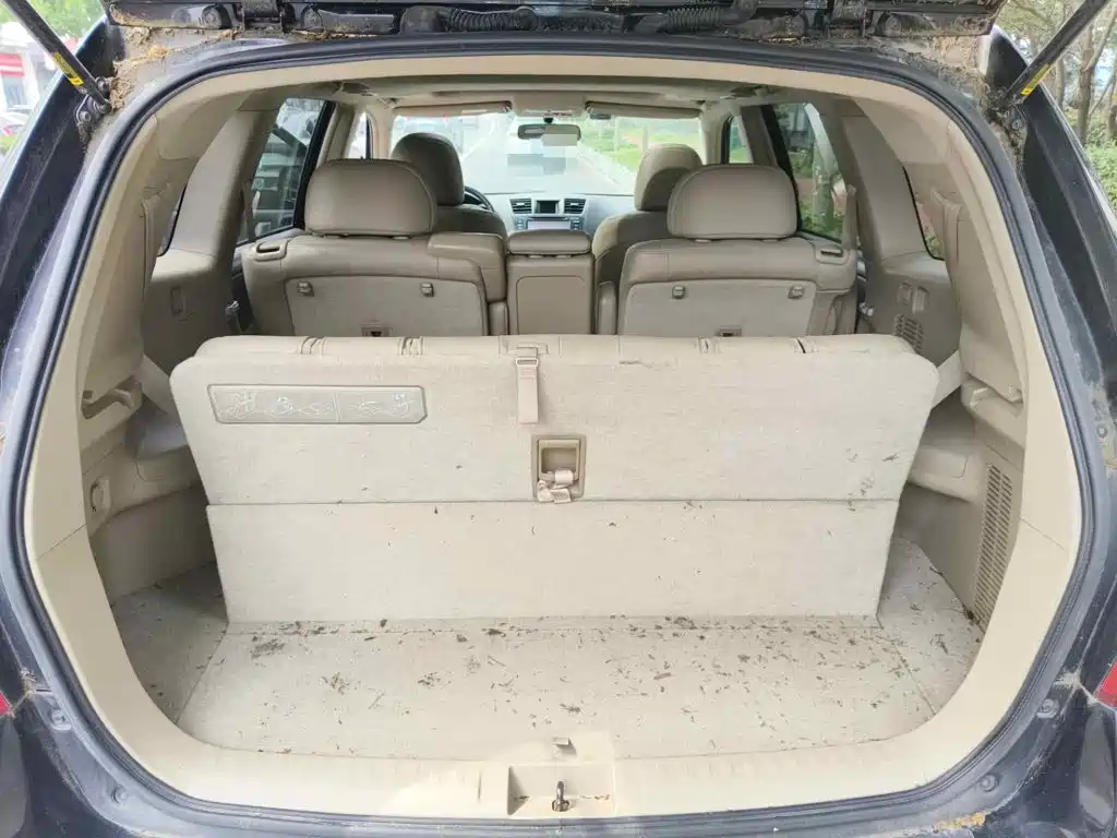 Photo 13 - Toyota Highlander