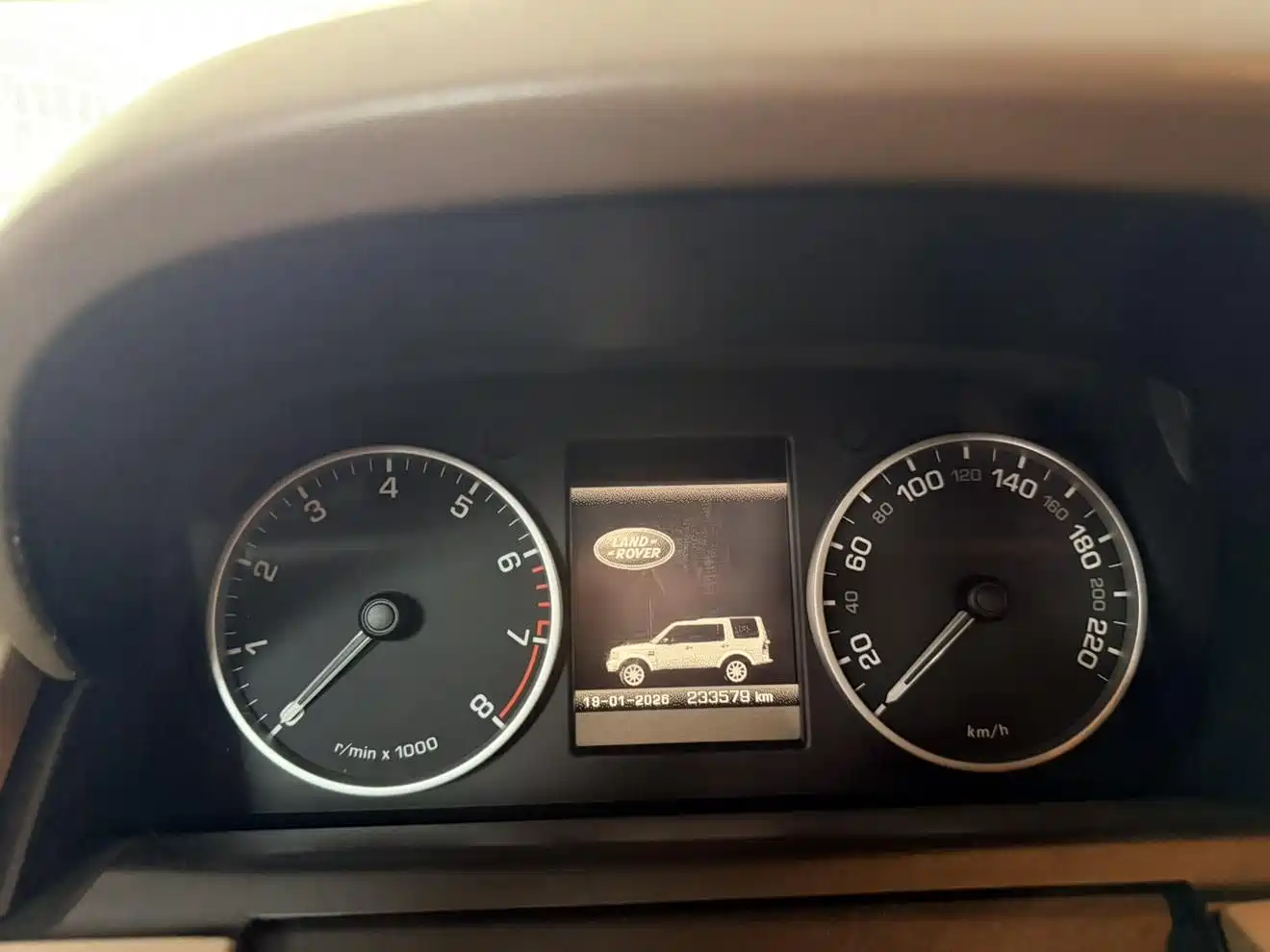 Land Rover Discovery 2010 4.0 V6 HSE Petrol фото 7