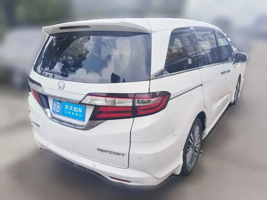 Фото 5 - Honda Odyssey