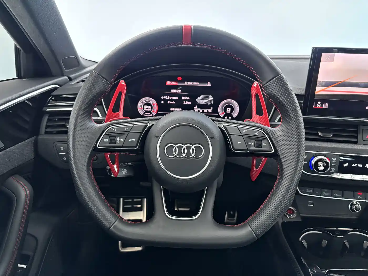 Фото 16 - Audi A4L