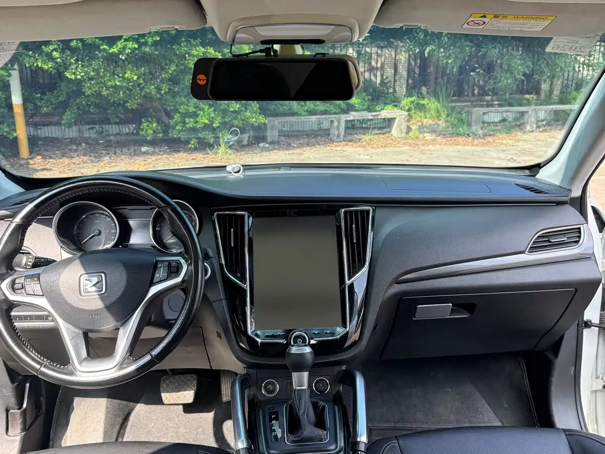 Фото 8 - Zotye SR7