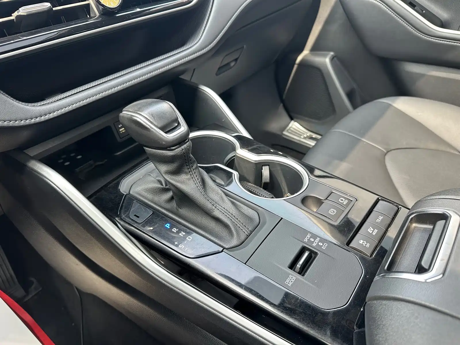 Photo 12 - Toyota Highlander