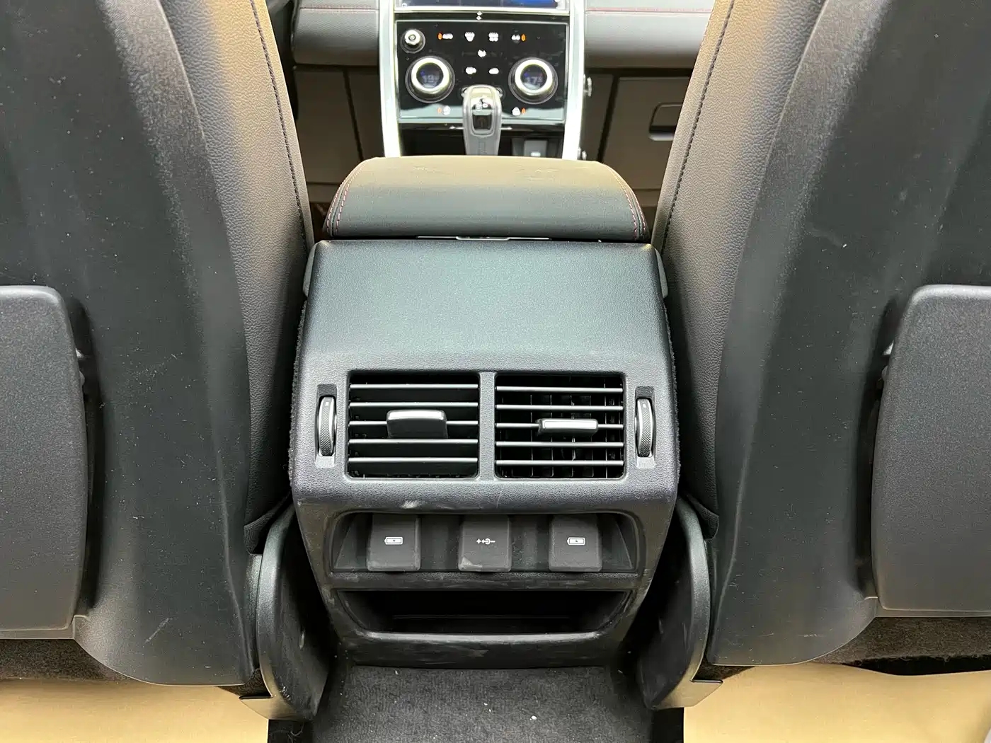Land Rover Discovery Sport 2023 249PS R-Dynamic S Performance Version фото 29