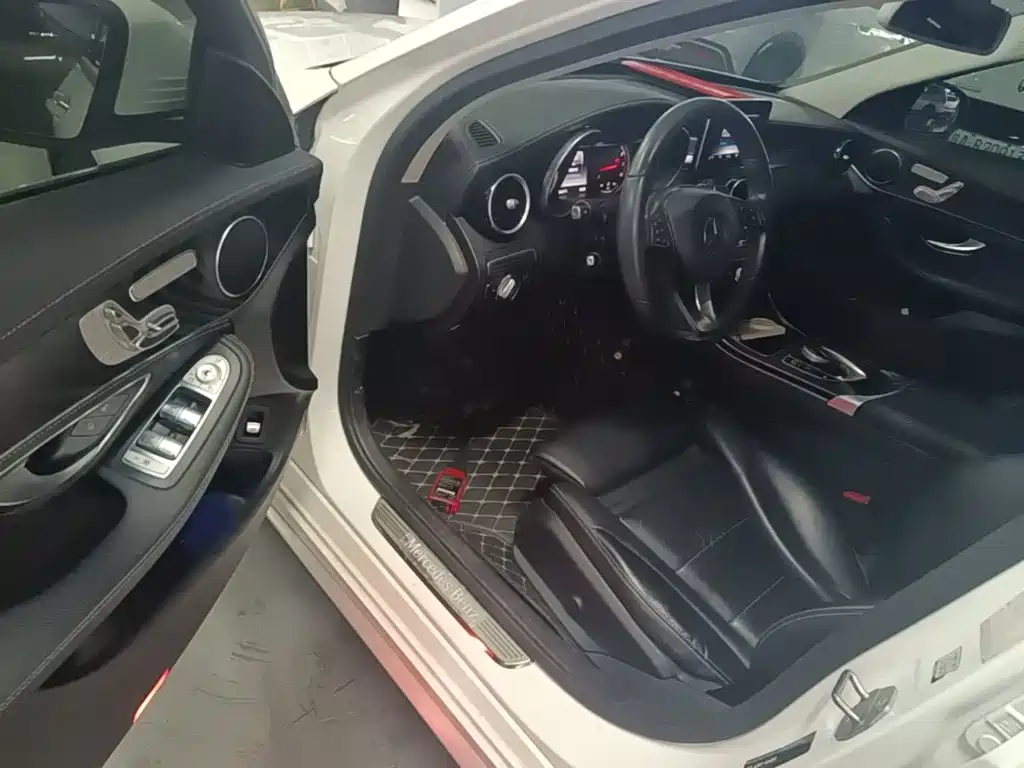 Photo 16 - Mercedes-Benz C-Class