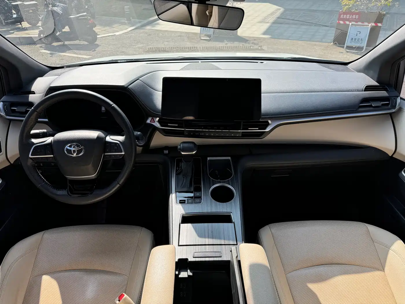 Toyota Granvia 2023 2022 2.5L Hybrid Noble Edition