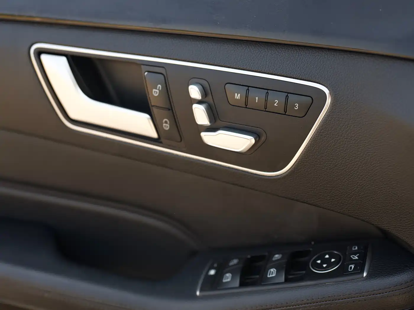 Mercedes-Benz E-Class 2015 Facelift E 200 L фото 13