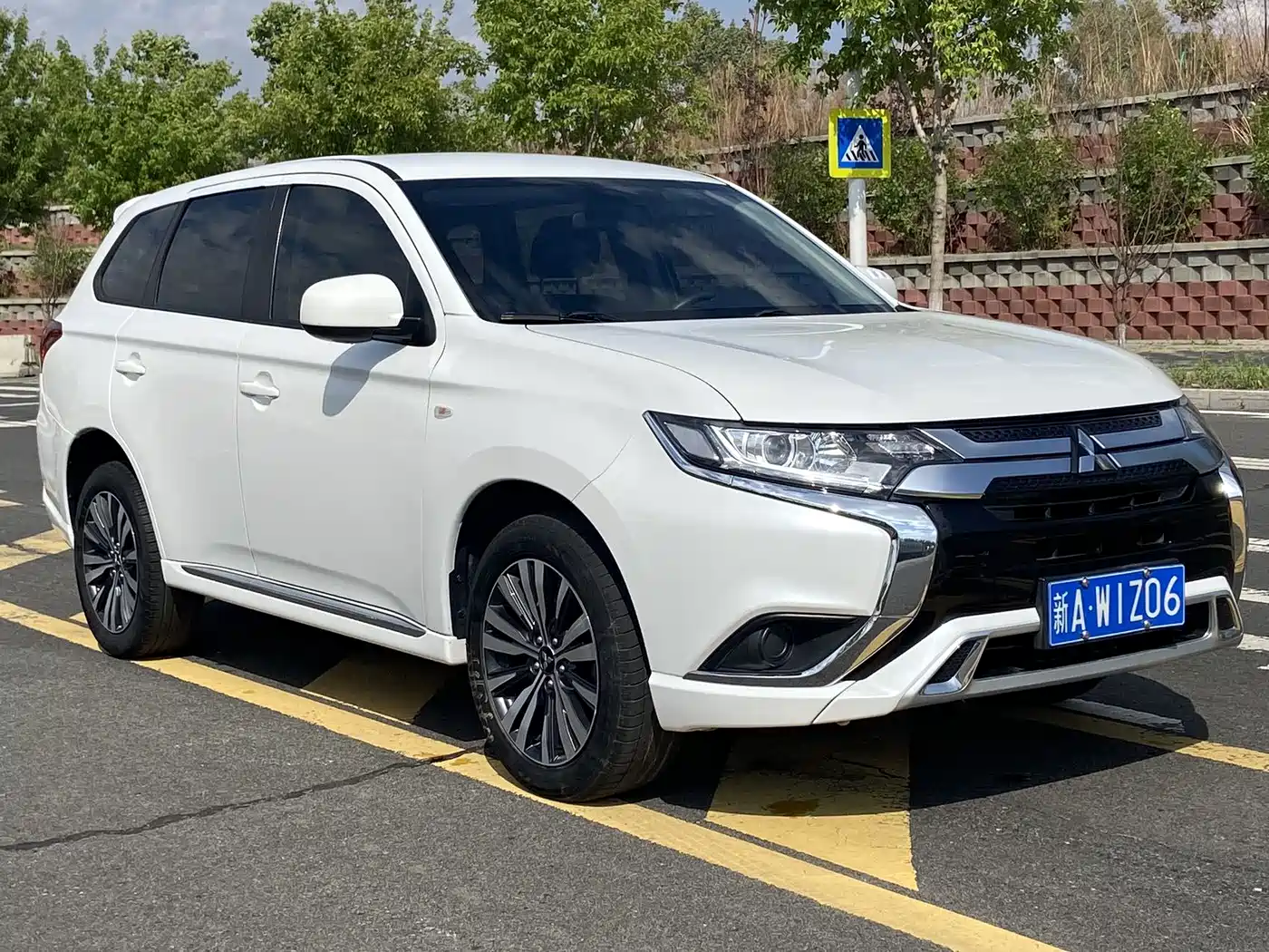 MITSUBISHI OUTLANDER