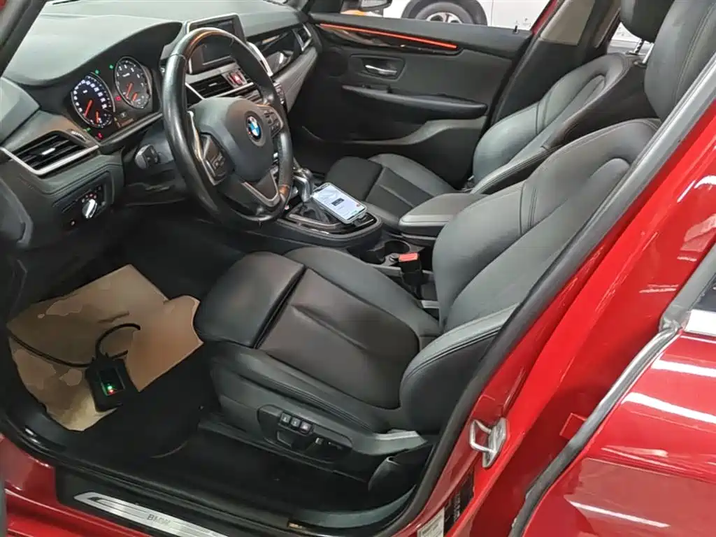 BMW 2 Series Touring 2018 218i M Sport Package фото 15
