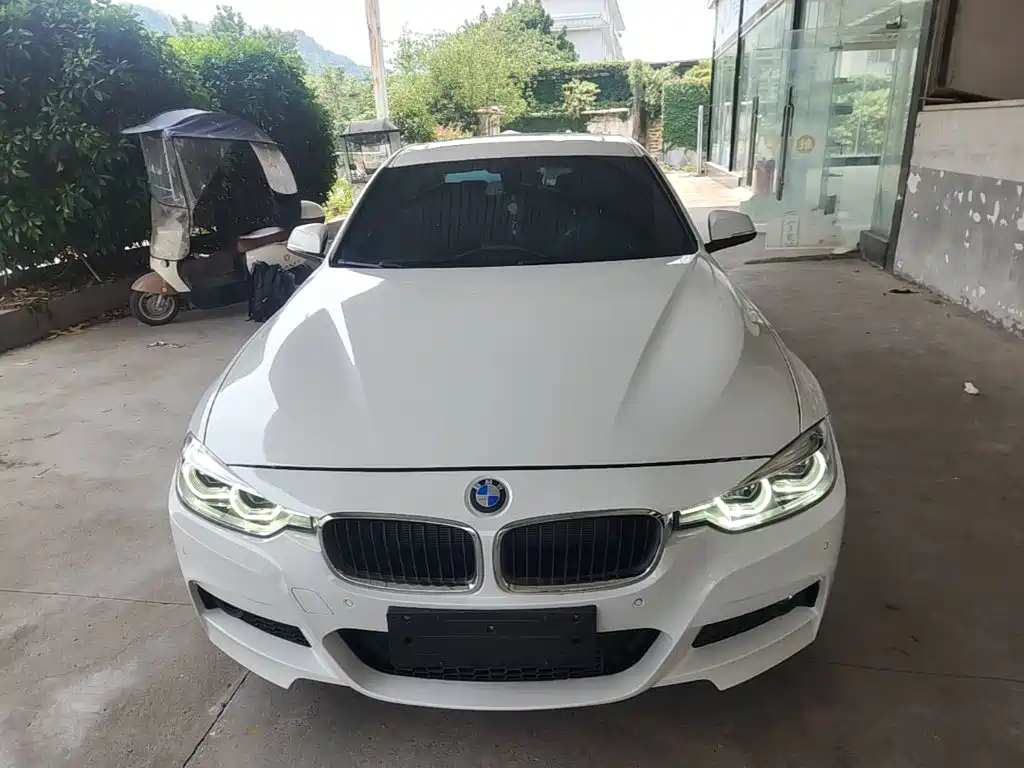 Photo 3 - BMW 3 Series