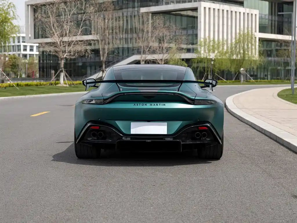 ASTON MARTIN V8 VANTAGE