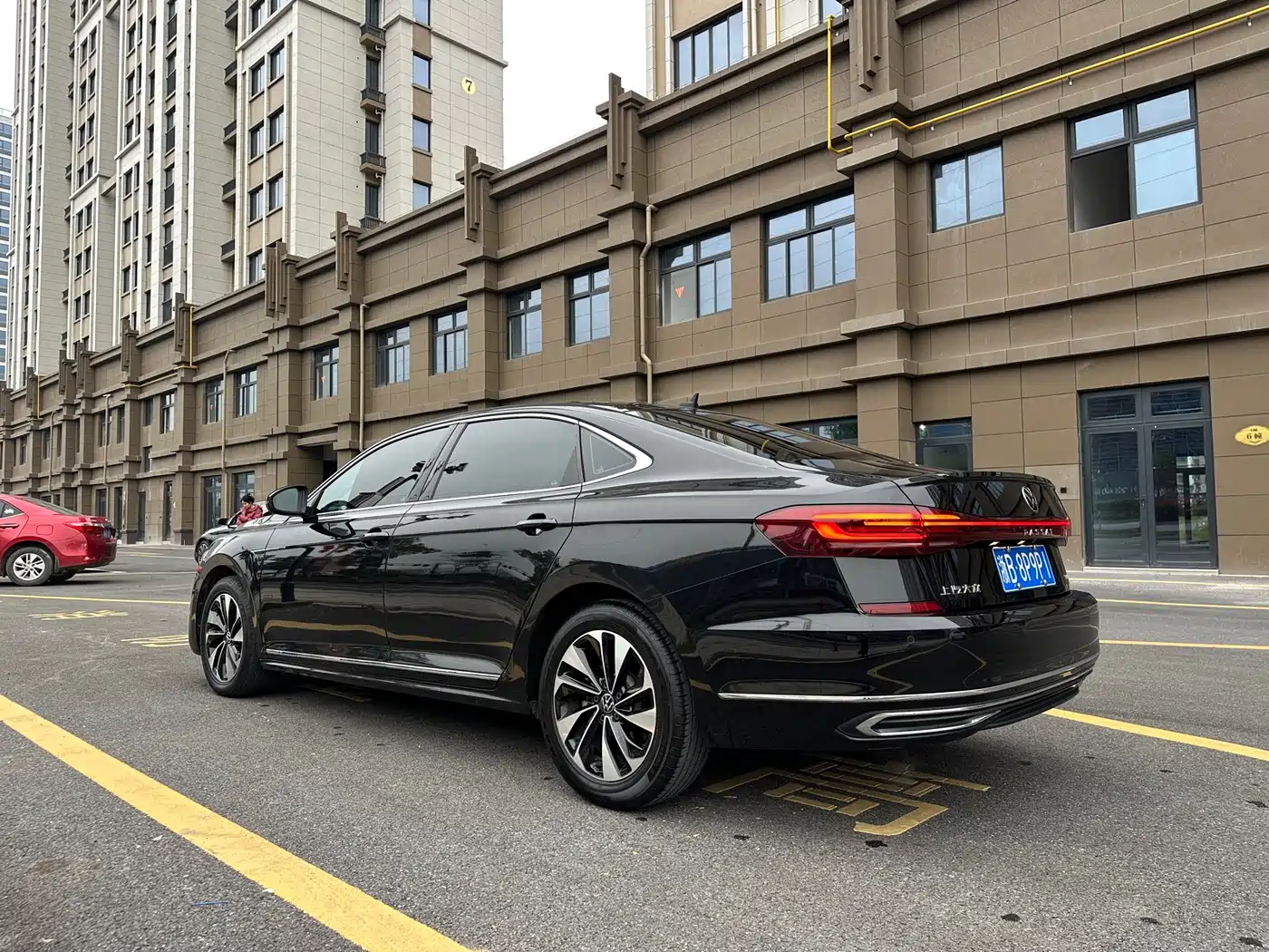 Volkswagen Passat 2023 Facelift 330TSI Starlight Elite Edition фото 6