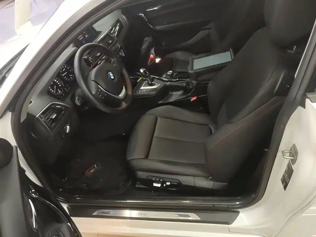 BMW 2 Series (Import) 2019 225i Sport Design Package фото 15