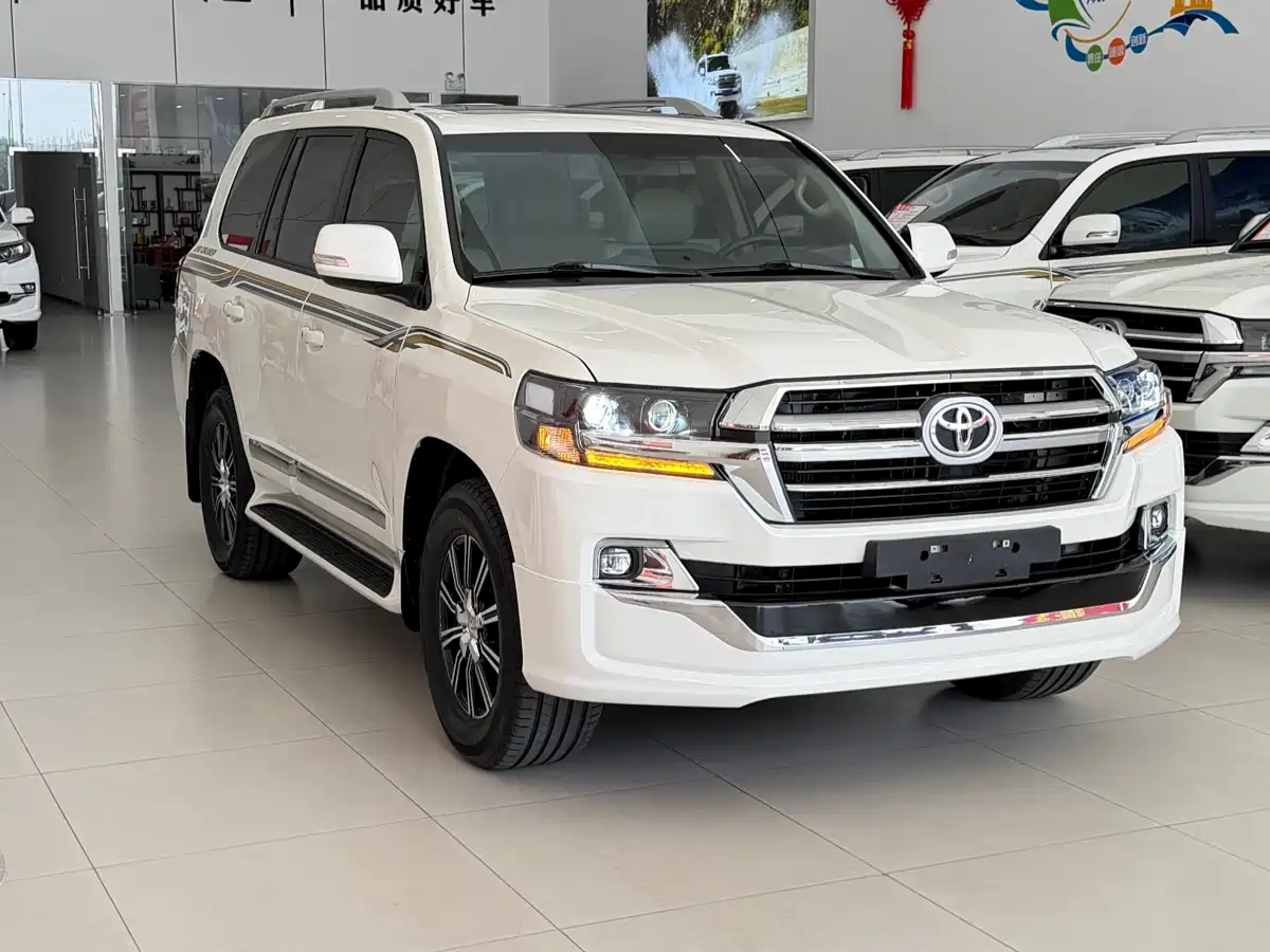Toyota Land Cruiser (Import) 2015 4.0L V6 Middle East Limited Edition фото 3