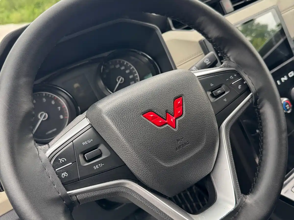 Wuling Motors Wuling Journey 2022 2021 1.5T Manual Luxury Edition