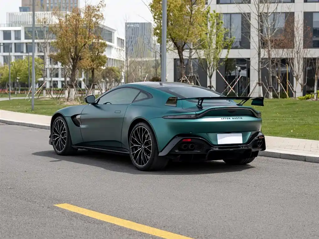ASTON MARTIN V8 VANTAGE