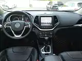 صورة 10 - Jeep Cherokee