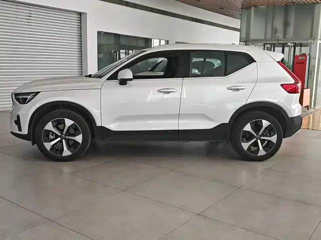 Volvo XC40 2025 B3 Smart Elite Luxury Edition — фото 5