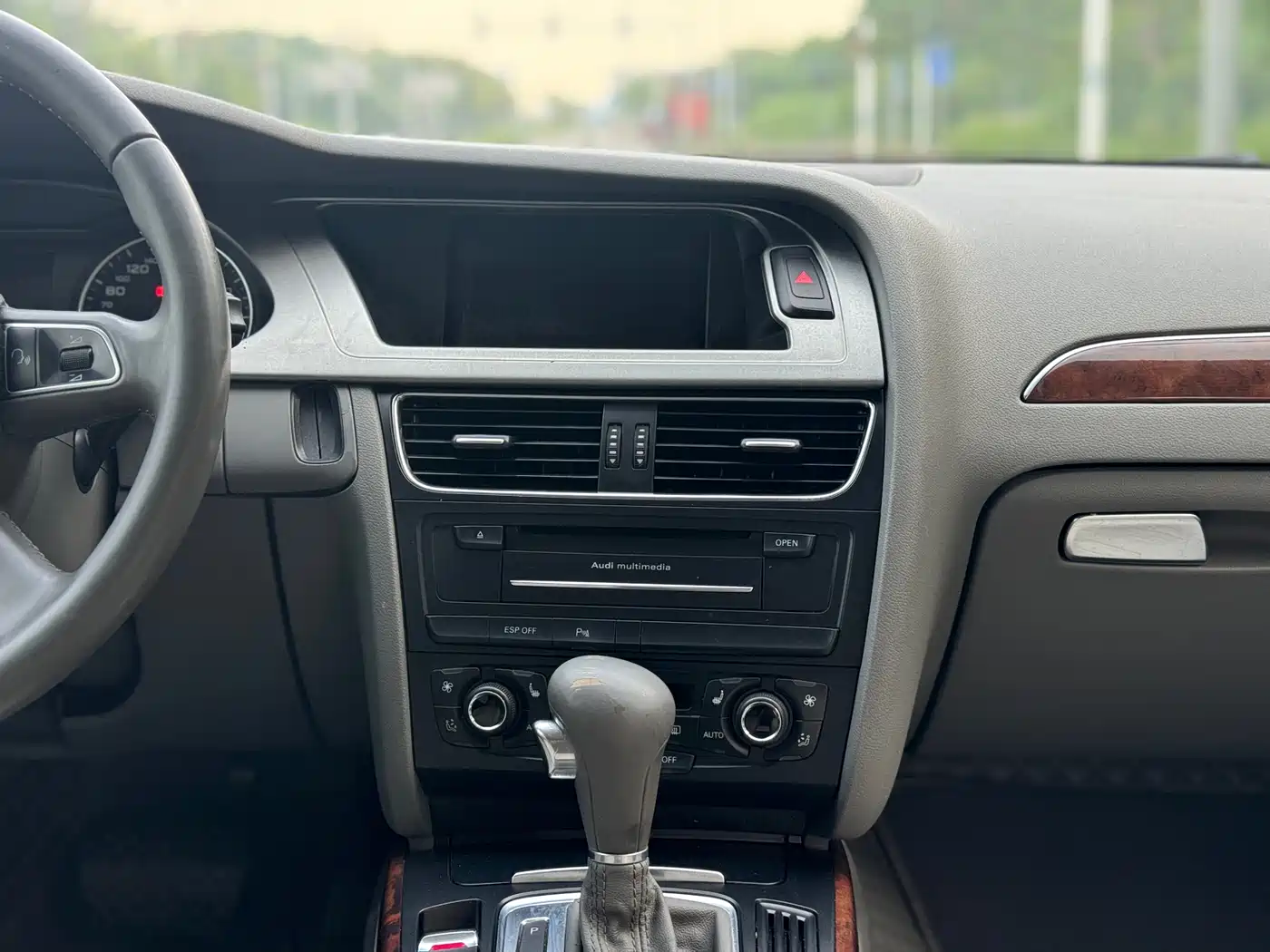 Audi A4L 2010 2.0 TFSI Comfort фото 11