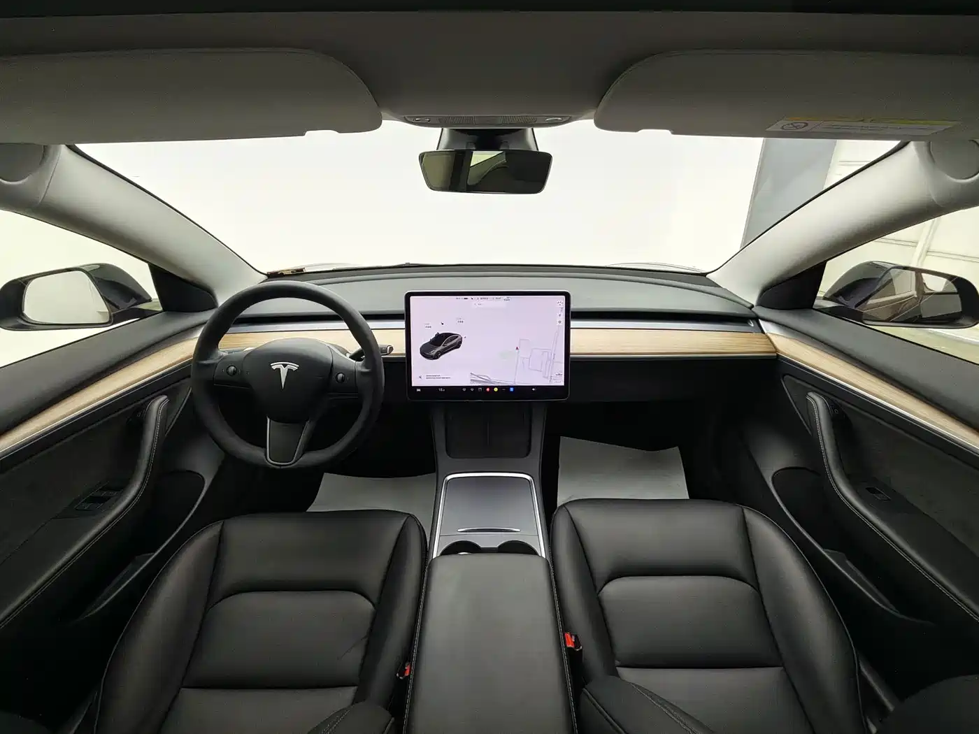 Фото 20 - Tesla Model 3