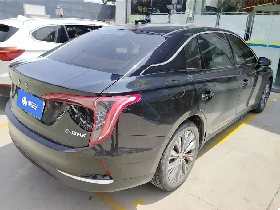 Hongqi E-QM5 2022 431km Charging Enjoyment Edition фото 3