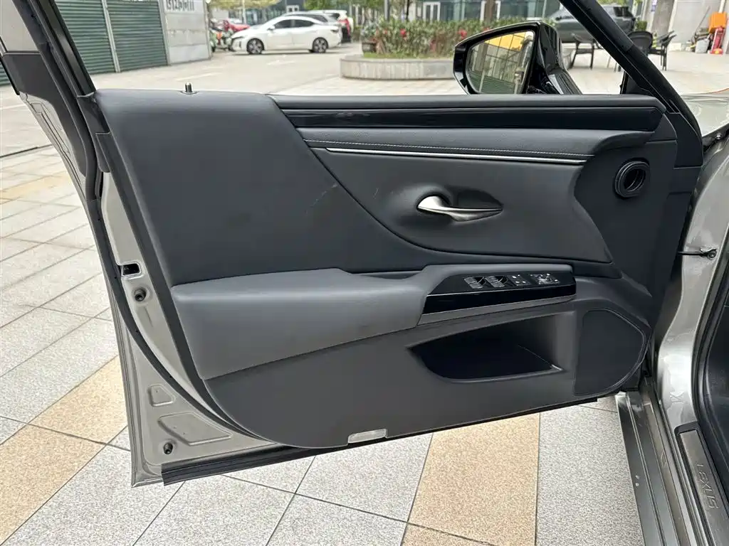 Lexus ES 2021 200 Excellence Edition фото 22