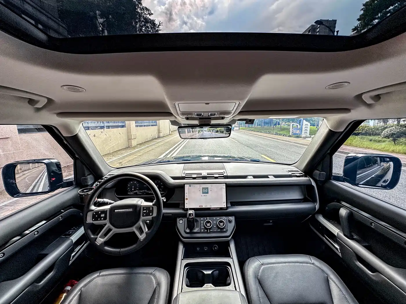 Land Rover Defender 2023 Facelift 90 3.0T P400 XS фото 9