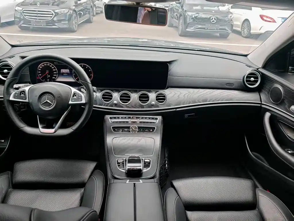 Photo 11 - Mercedes-Benz E-Class