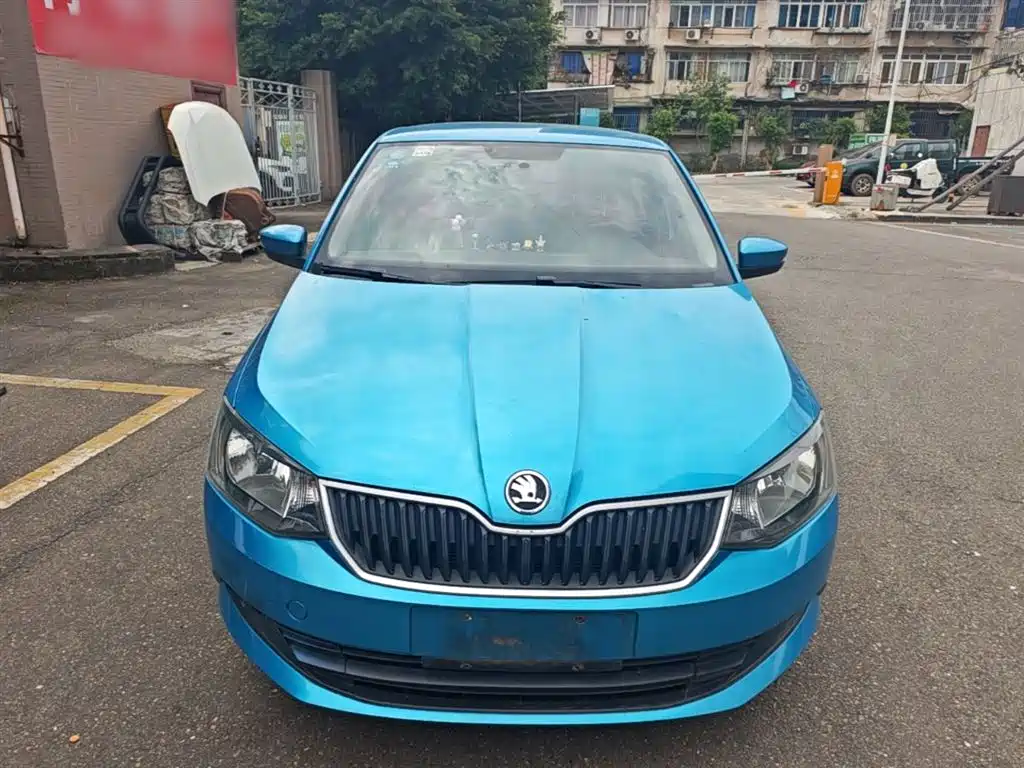 Škoda Fabia 2015 1.4L Manual Advance Edition фото 3