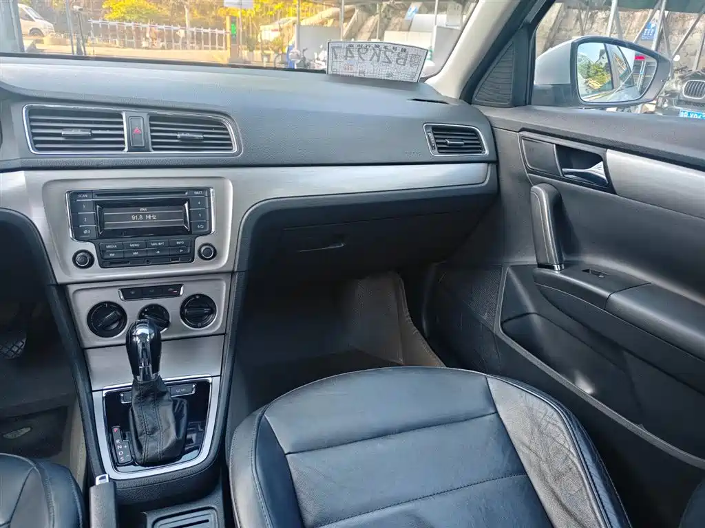 Volkswagen Lavida 2013 Facelift 1.4TSI DSG Comfort фото 10