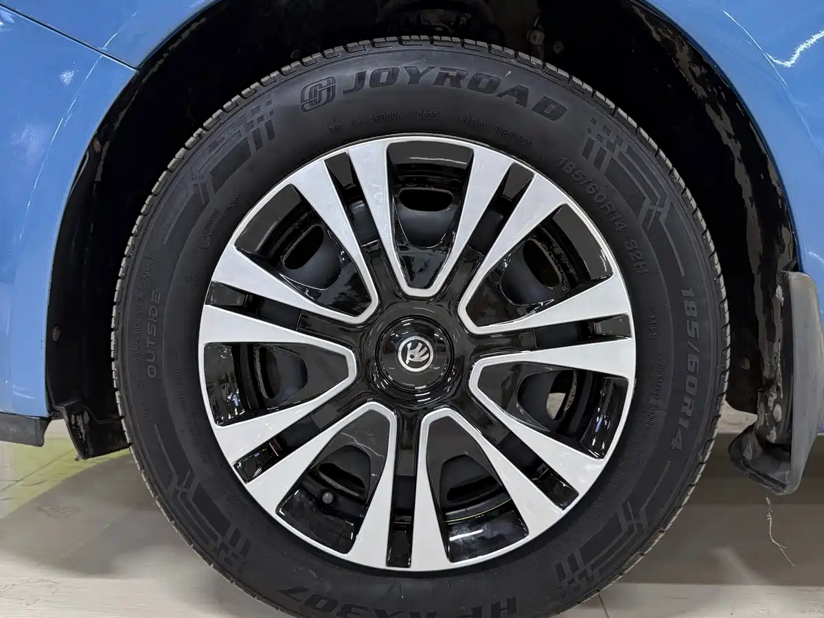 Škoda Fabia 2009 Model 1.4L Automatic JingZhi Edition фото 7