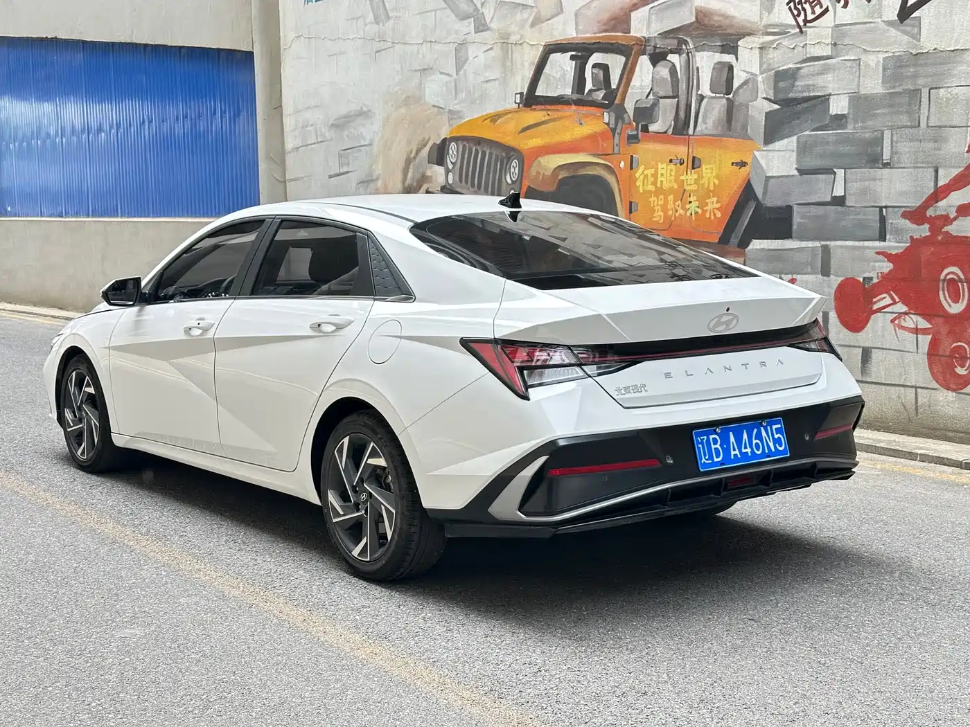 Hyundai Elantra 2023 Model 1.5L CVT LUX Premium Edition фото 12