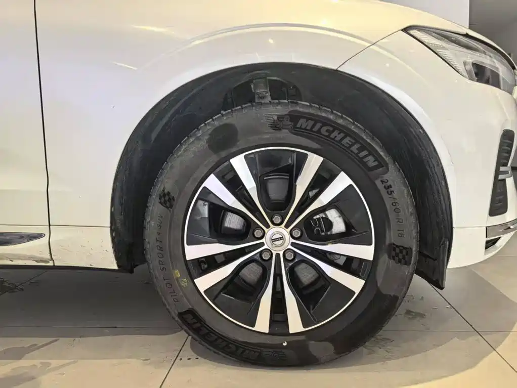 Фото 6 - Volvo XC60
