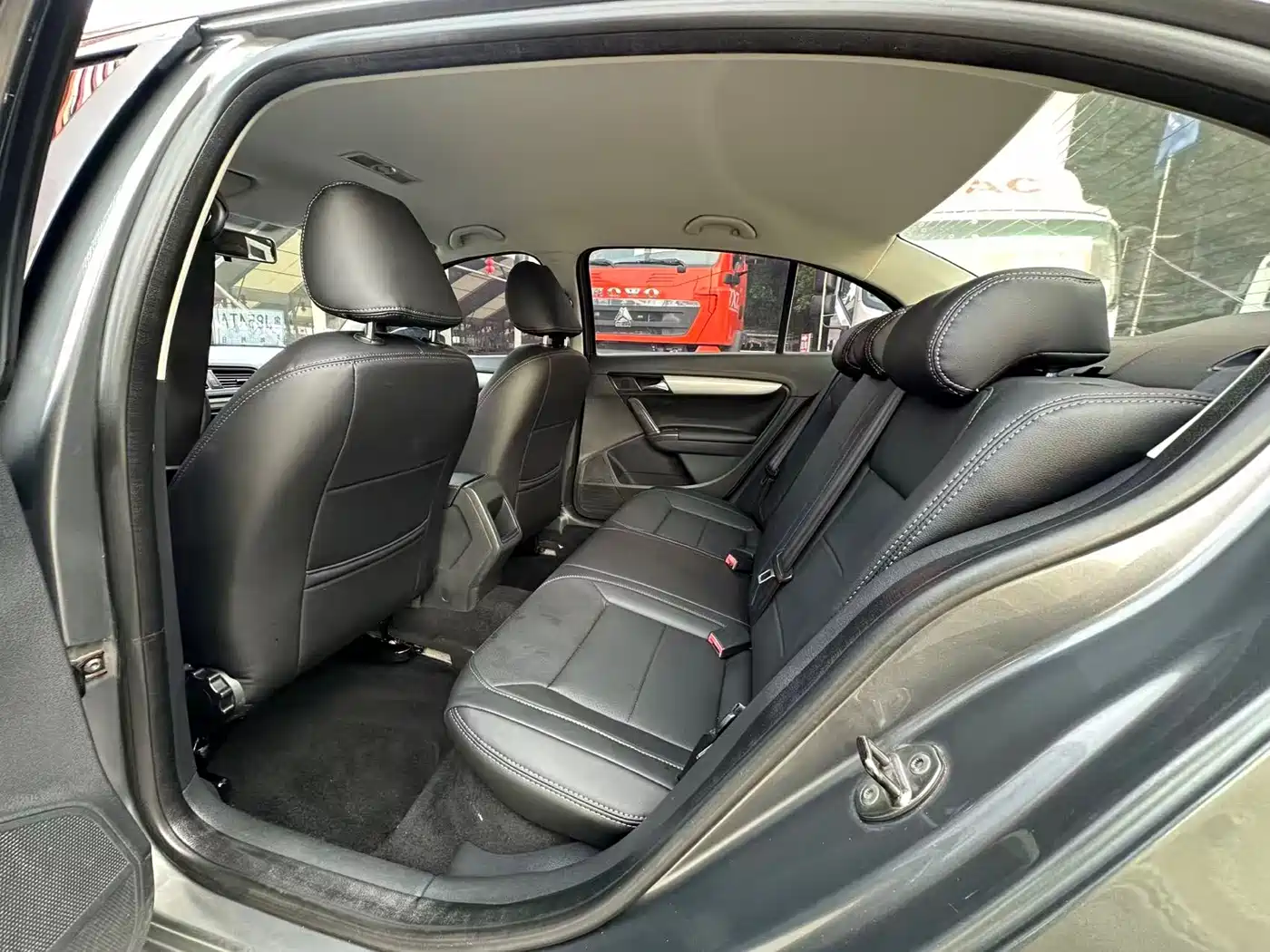 Volkswagen Lavida 2013 Facelift Classic 1.6L Automatic Trend фото 6