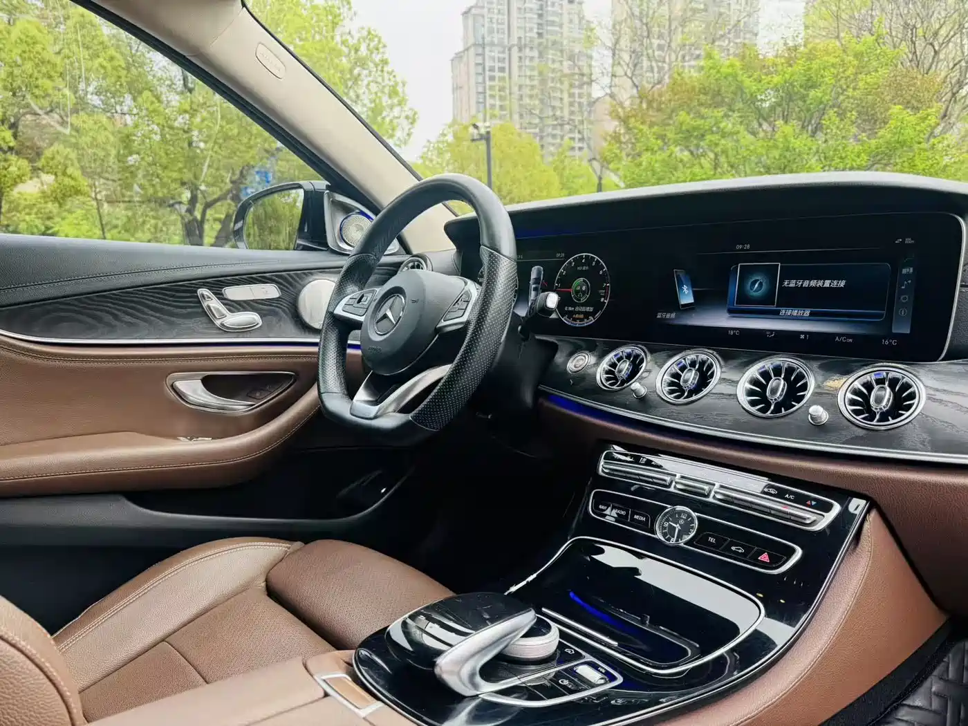 Mercedes-Benz E-Class 2016 E 200 L Sport Type фото 8