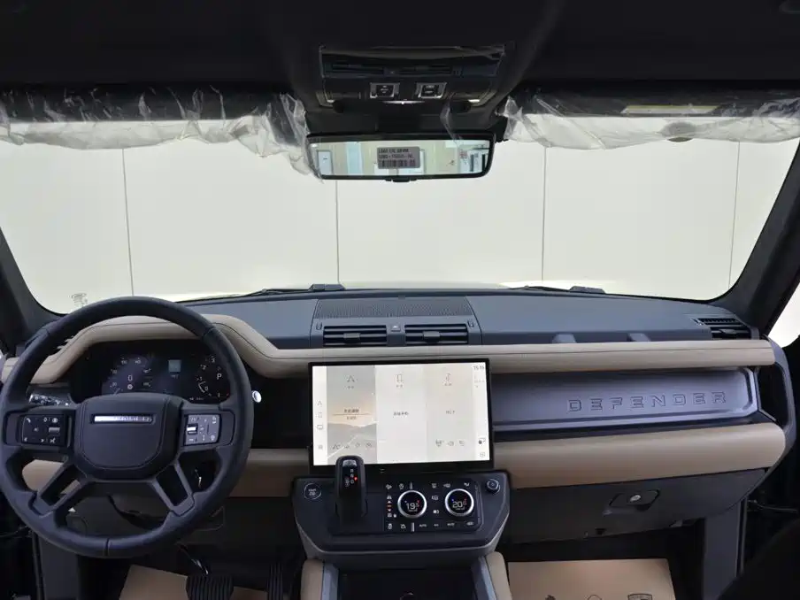 Photo 14 - Land Rover Defender