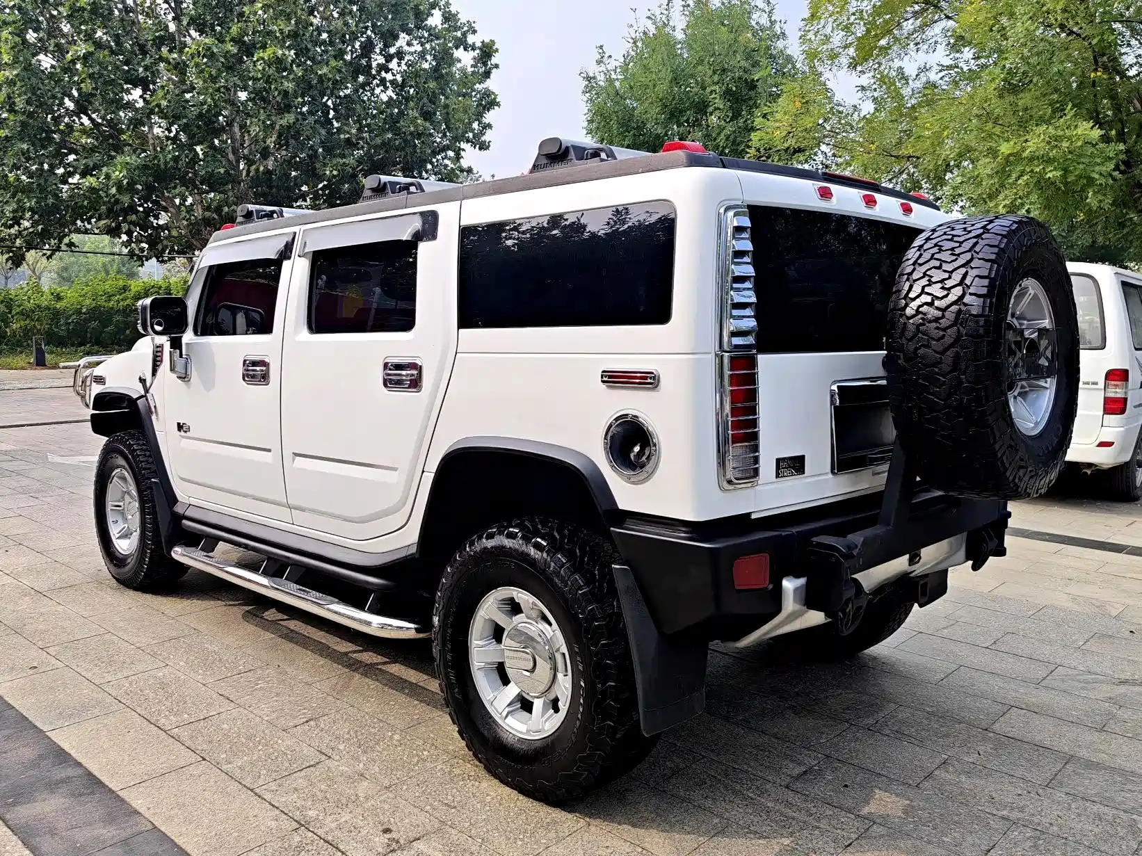 Фото 3 - Hummer H2
