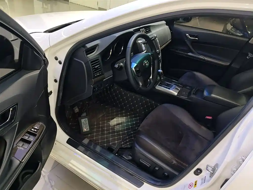 Toyota Reiz 2013 2.5V Premium Edition фото 16