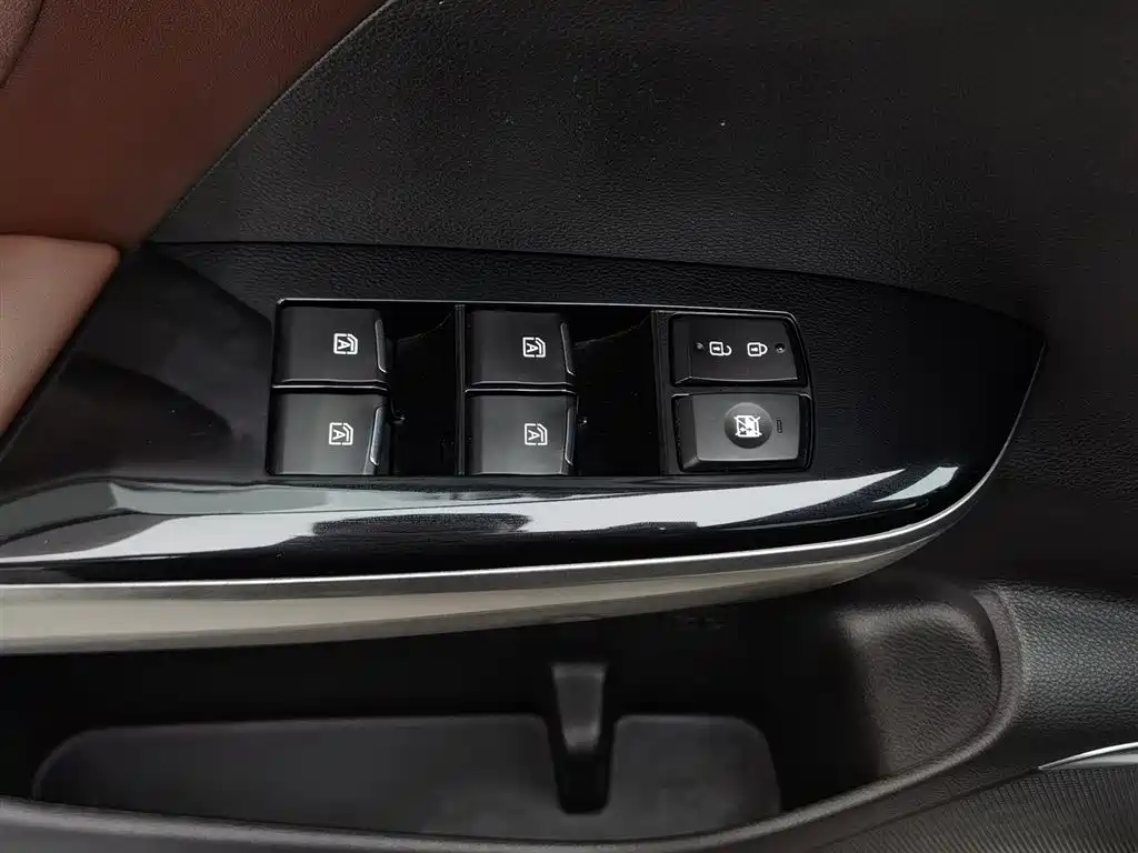GAC Trumpchi Trumpchi GS8 2017 320T 2WD Luxury Smart Connect (7-seater) фото 9