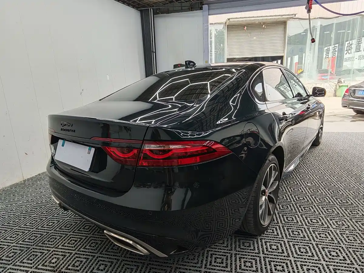 Фото 9 - Jaguar XFL