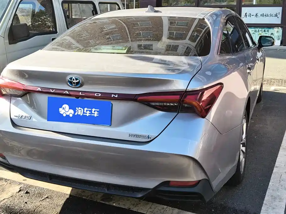 Toyota Avalon 2019 Hybrid 2.5L Luxury Edition China VI фото 3