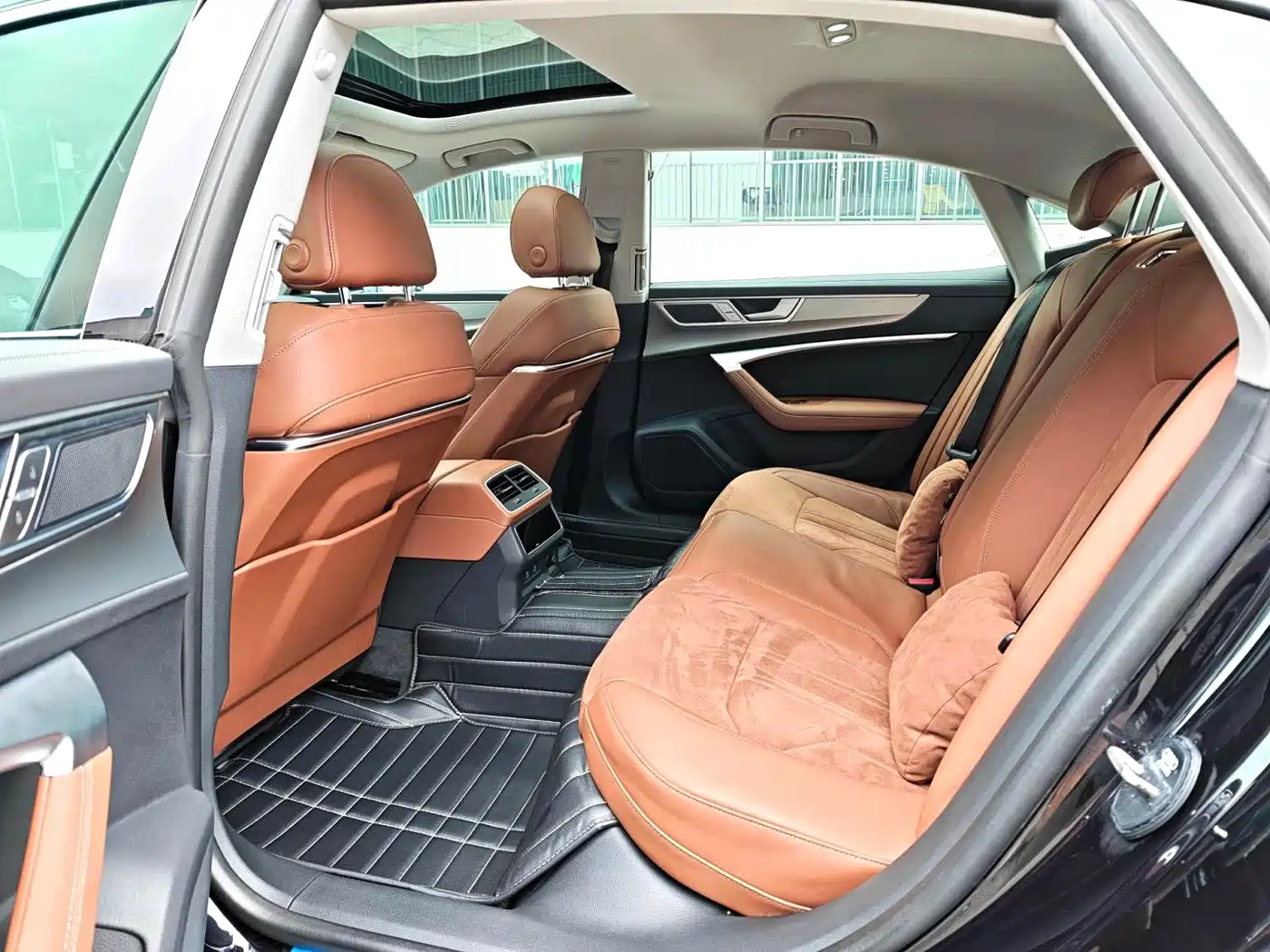 Audi A7L 2025 Model Year 45 TFSI Luxury фото 12