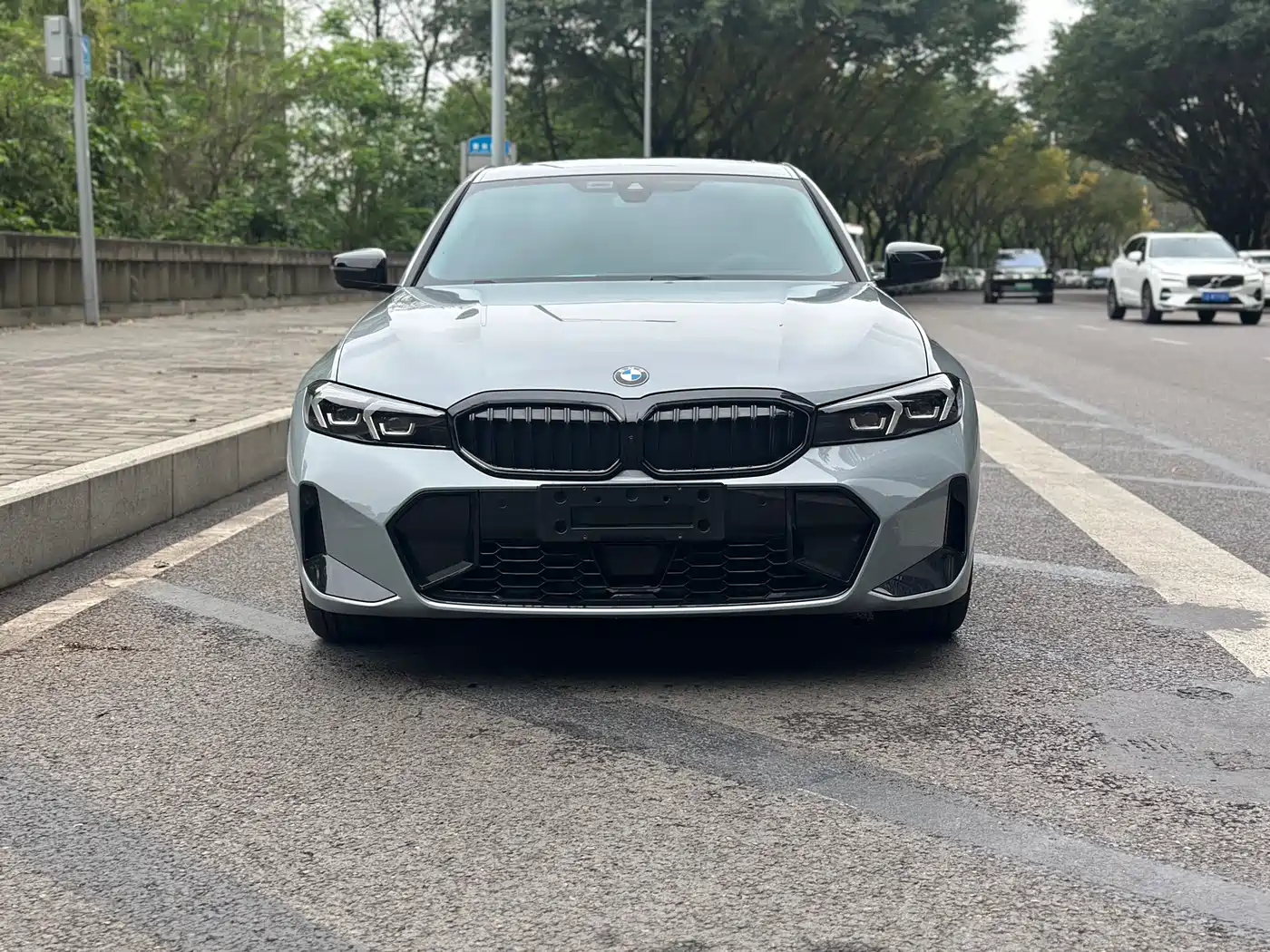 BMW 3 Series 2026 330Li M Sport Shadowline Package фото 2