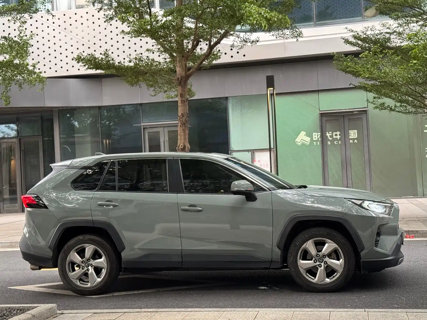 Toyota RAV4 Rongfang 2020 2.0L CVT 2WD Trend Edition фото 3