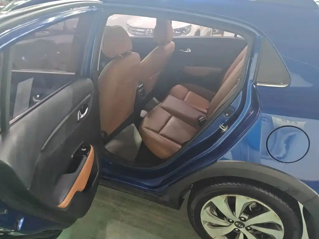 Kia KX CROSS 2018 2017 1.4L AT GLS
