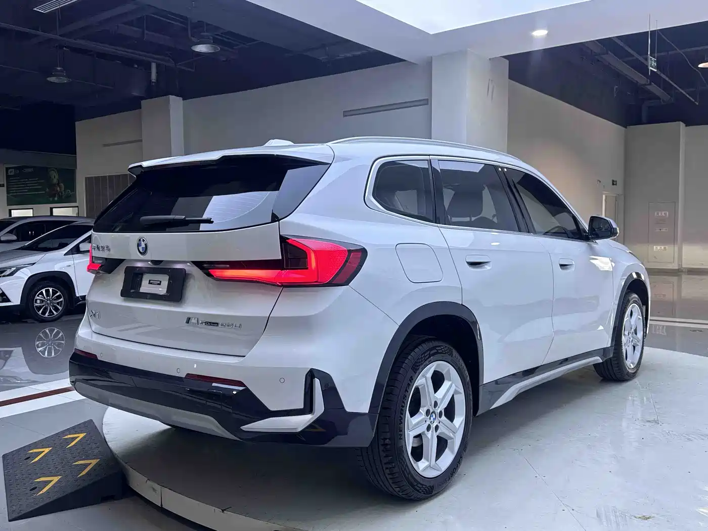 BMW X1 2023 sDrive20Li X Design Package фото 6