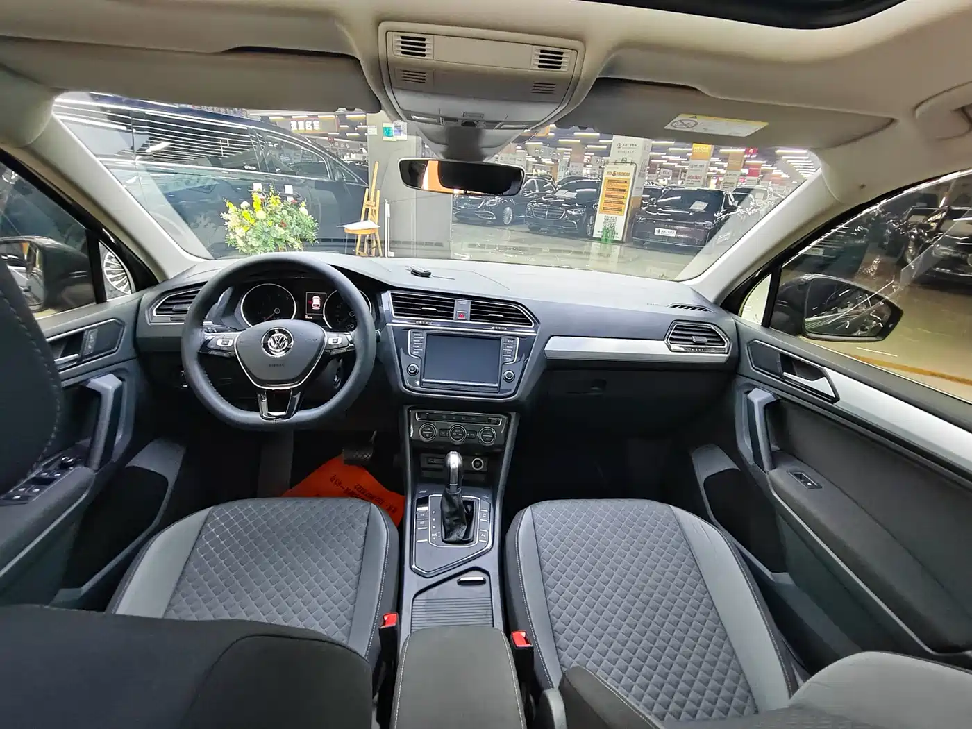 VOLKSWAGEN TIGUAN