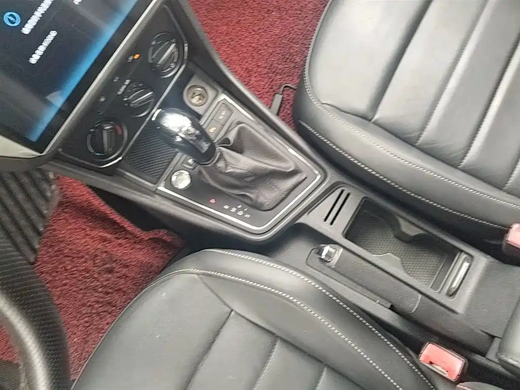 Volkswagen Lavida 2017 1.6L Automatic Comfort Edition фото 14