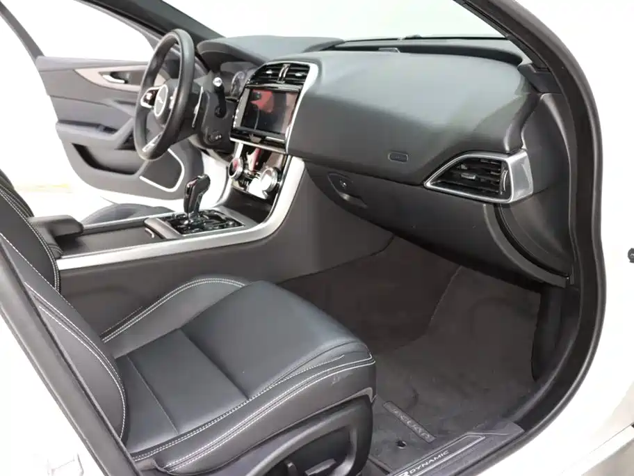 Jaguar XEL, миниатюра 8